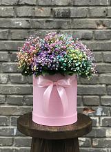 Цветочная композиция из Гипсофила и Розы в шляпной коробке в Мотяково