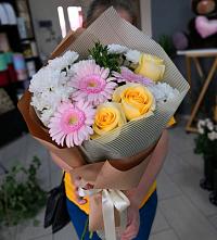 Букет цветов из:  Герберы, Розы и Хризантемы в Мотяково