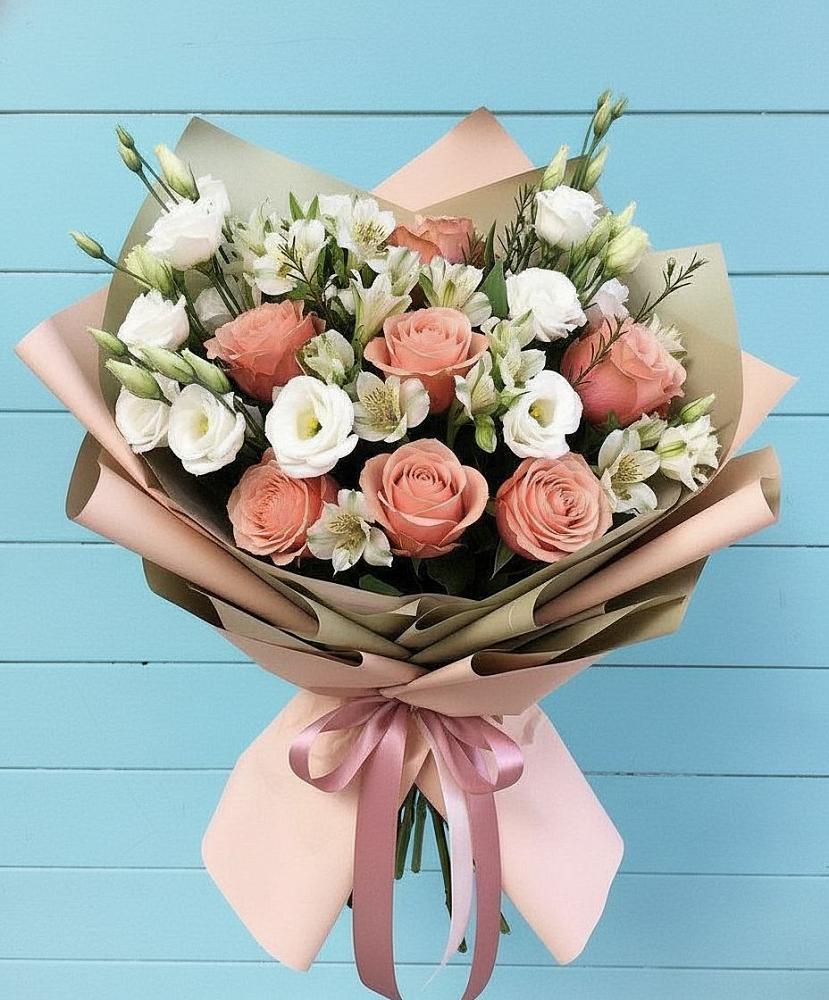 Букет цветов из: Розы, Альстромерии и Лизиантусы в Мотяково