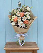 Букет цветов из:  Альстромерии, Лизиантусы, Розы и Хризантемы в Мотяково