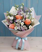 Букет цветов из:  Лизиантусы, Розы, Альстромерии и Гипсофила в Мотяково