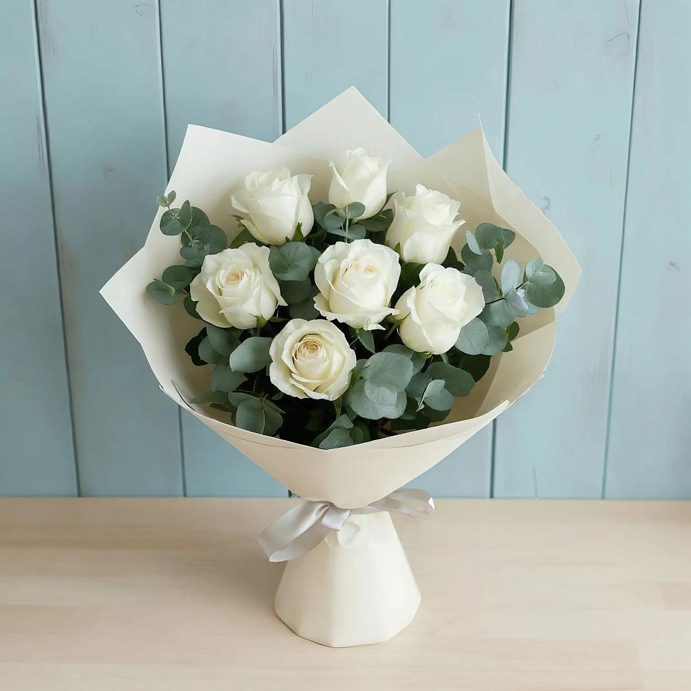Букет Белые розы в Эвкалипте в Мотяково