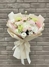 Букет цветов из:  Гвоздики, Розы, Лизиантусы и Хризантемы #REPLACE_PRED# Мотяково