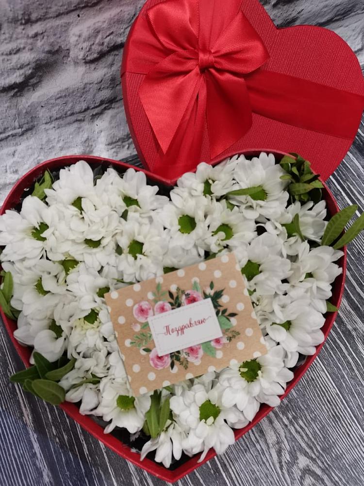 Цветочная композиция из Хризантемы в виде сердца в Мотяково