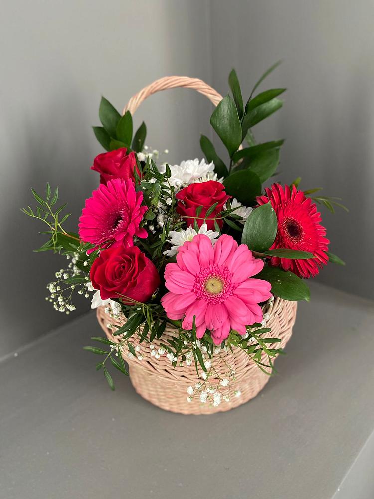 Цветочная композиция из Розы, Хризантемы и Герберы в корзине в Мотяково