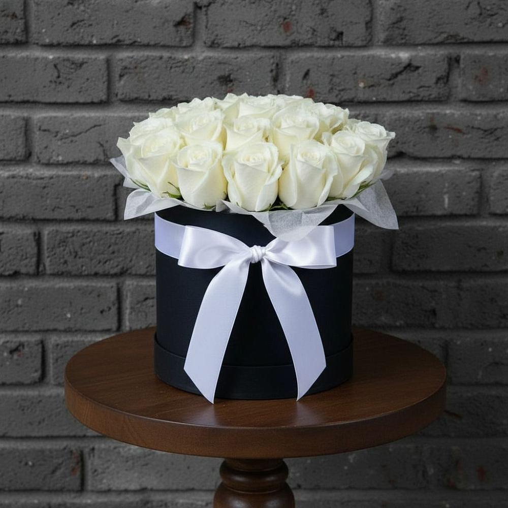 Цветочная композиция из Розы в шляпной коробке в Мотяково