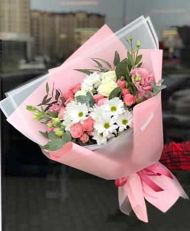 Букет цветов из: Розы, Лизиантусы и Хризантемы в Мотяково