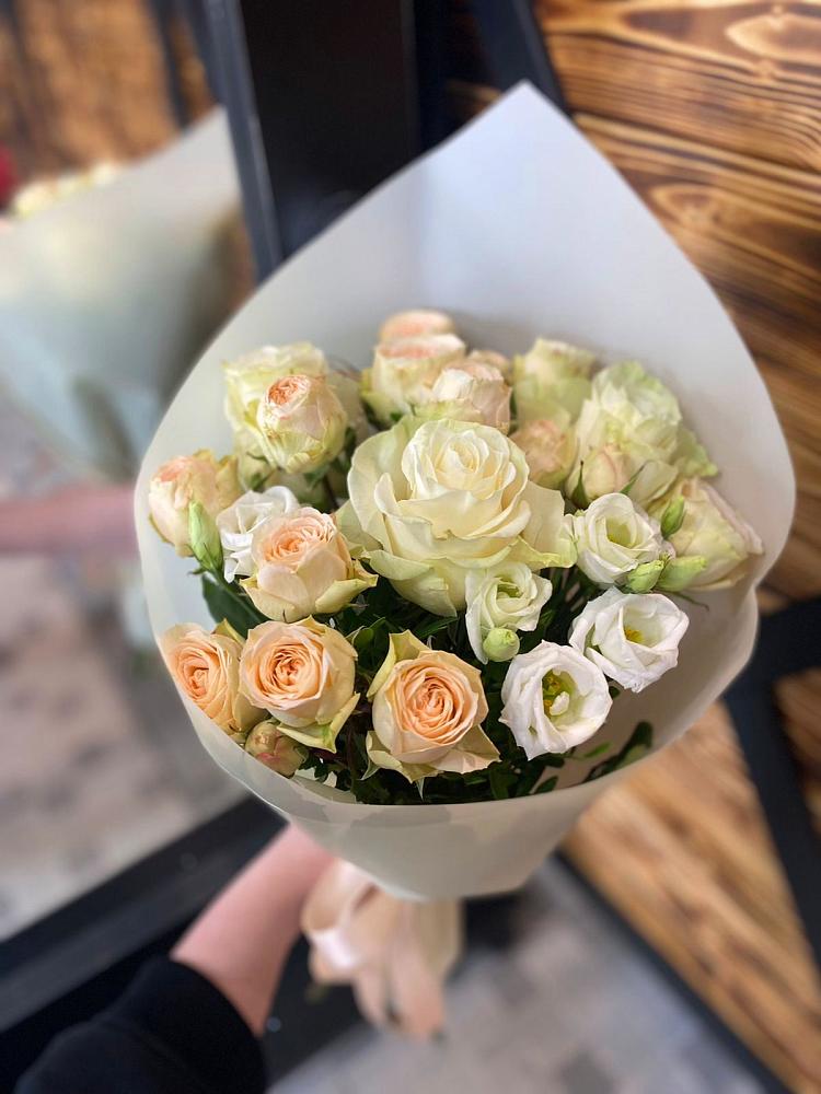 Букет цветов из: Розы и Лизиантусы в Мотяково