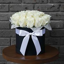 Цветочная композиция из Розы в шляпной коробке в Мотяково